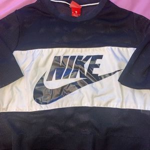 NIKE CROP TOP